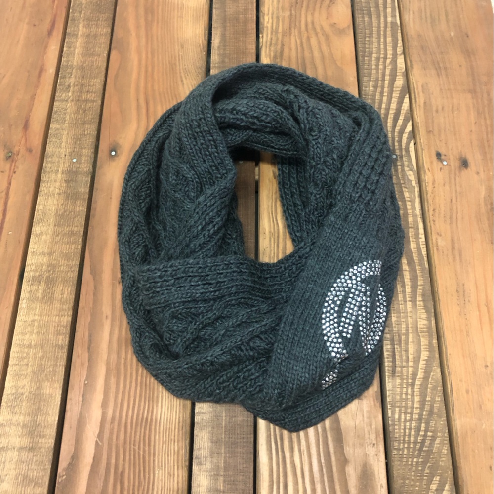 Michael Kors MK gray cable knit infinity scarf - Picture 8 of 9